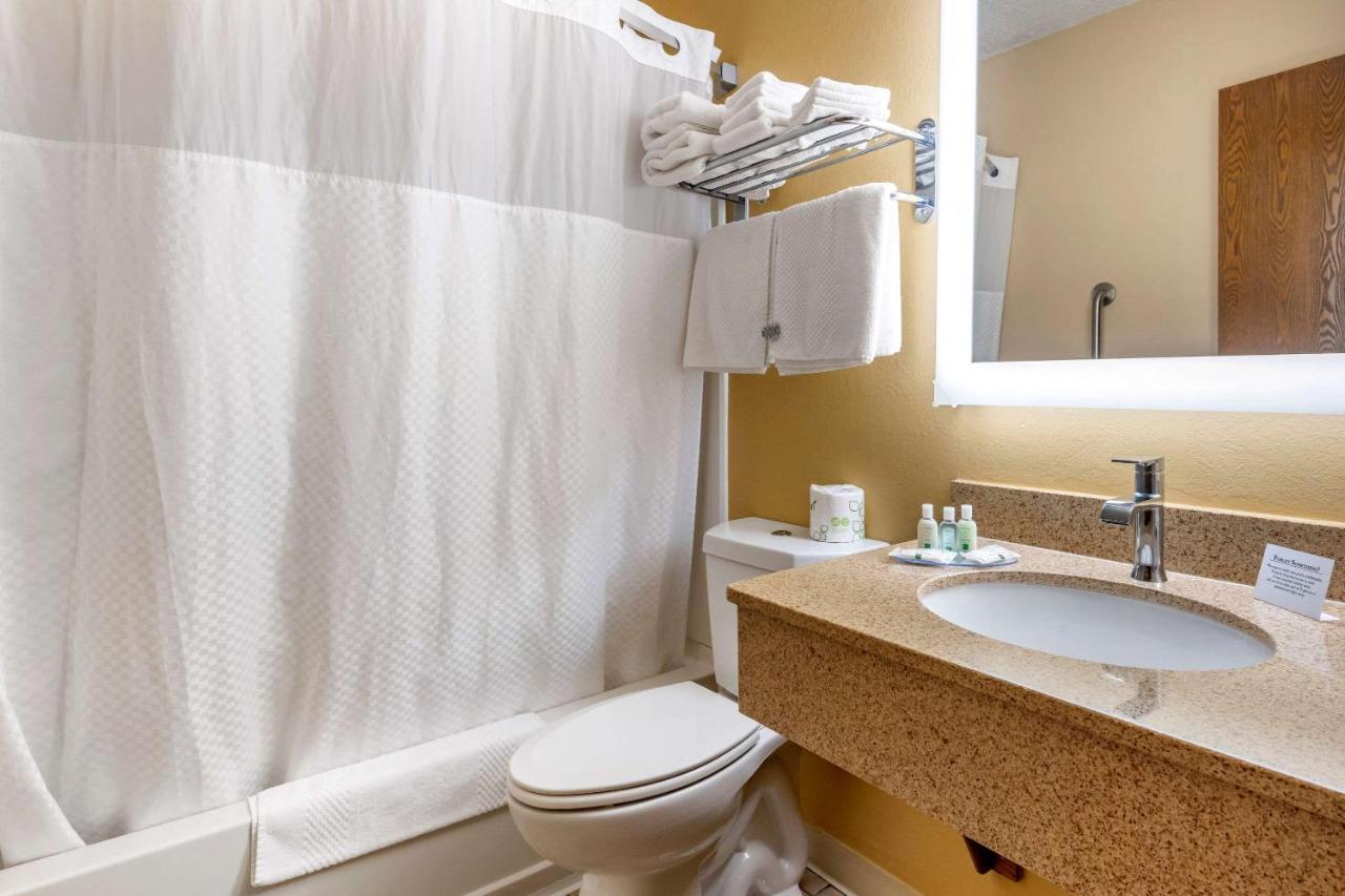 Quality Inn Санфорд Екстериор снимка